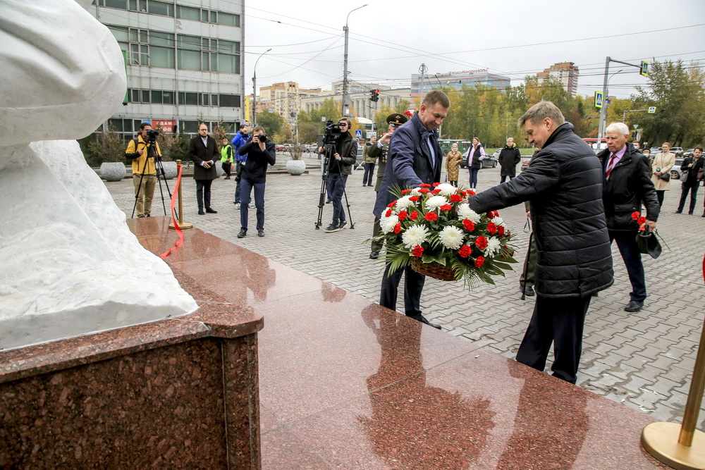 Обновлённый памятник Борису Богаткову открыли в Новосибирске на одноимённой улице (25.09.2020)