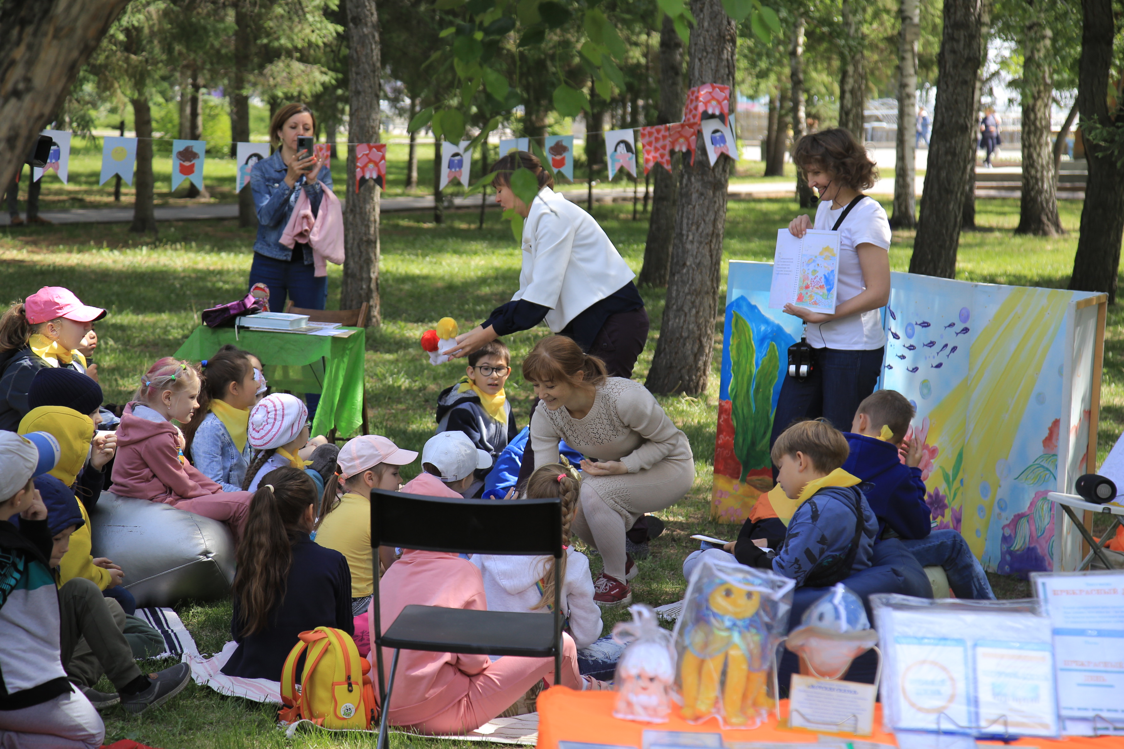 «Библиотека на траве». Первомайский сквер. Июнь 2022 года