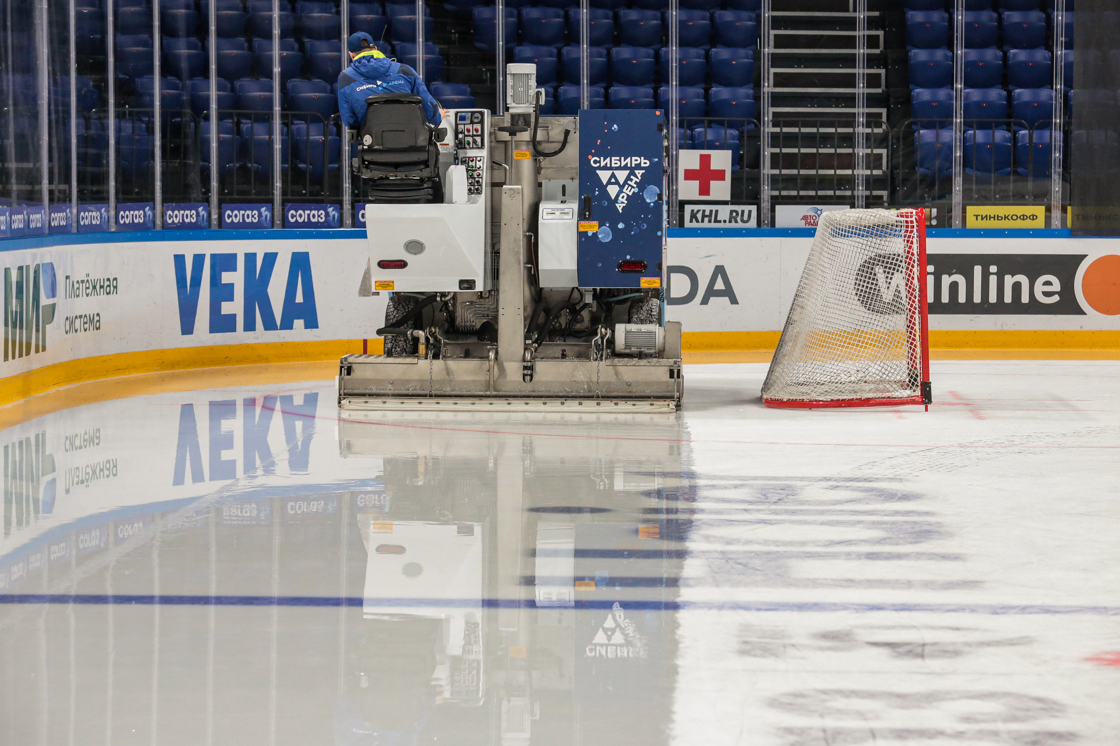 Процесс работы ледозаливочного комбайна