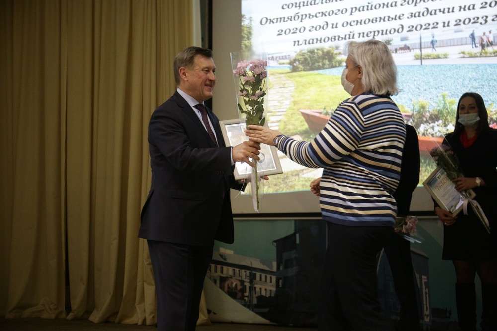 На собрании, посвящённом подведению итогов года в Октябрьском районе