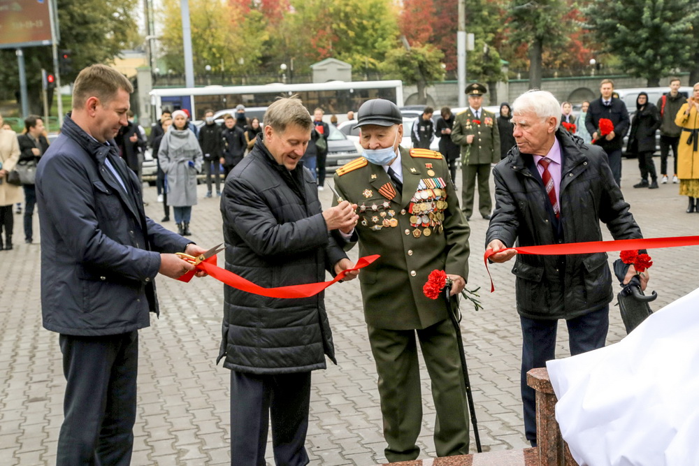 Обновлённый памятник Борису Богаткову открыли в Новосибирске на одноимённой улице (25.09.2020)