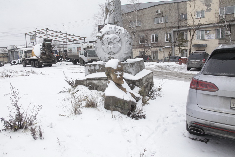 Бюст Ленина на улице Большой