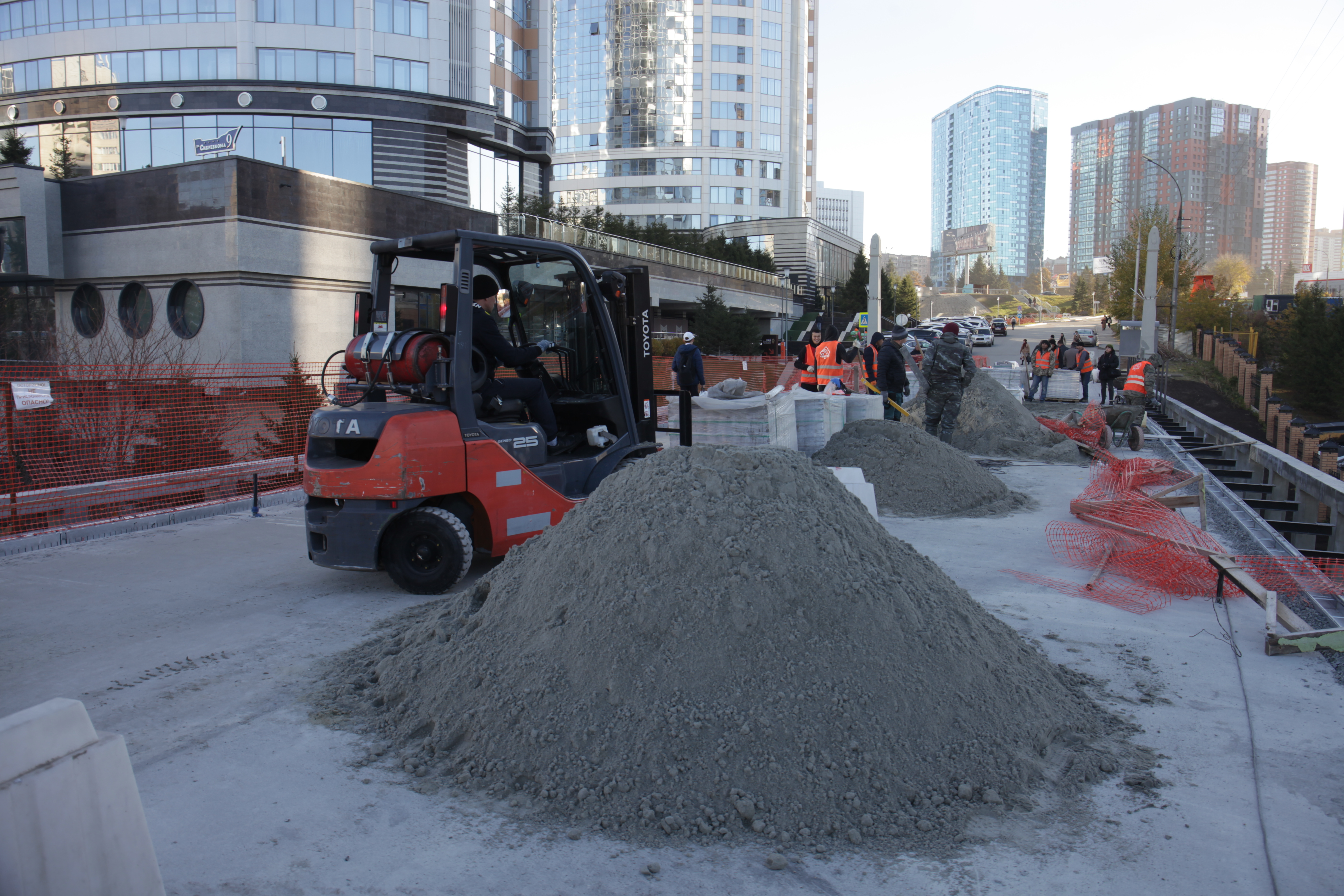 Ремонт пешеходного моста через Каменку. Октябрь 2022 года