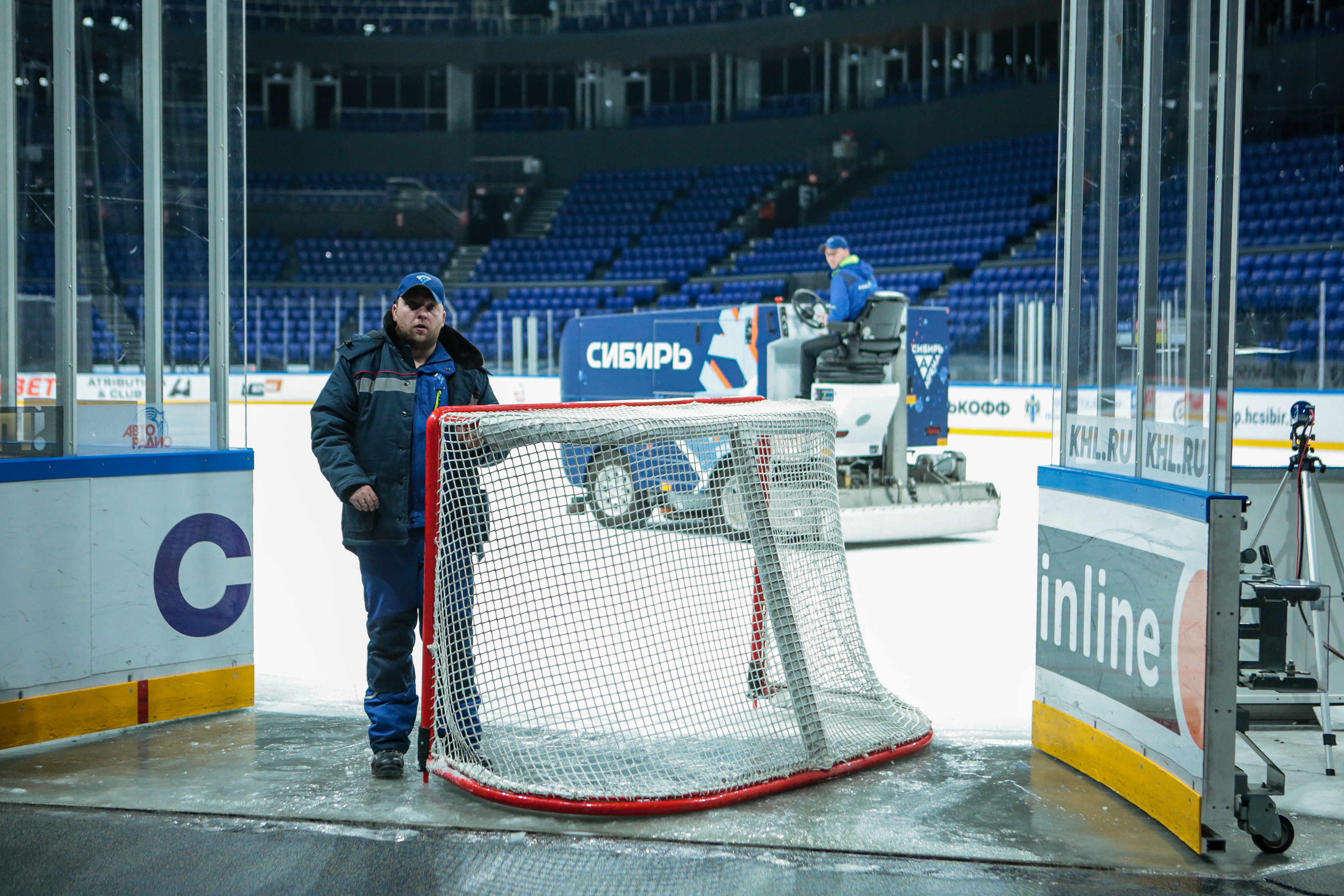 Процесс работы ледозаливочного комбайна