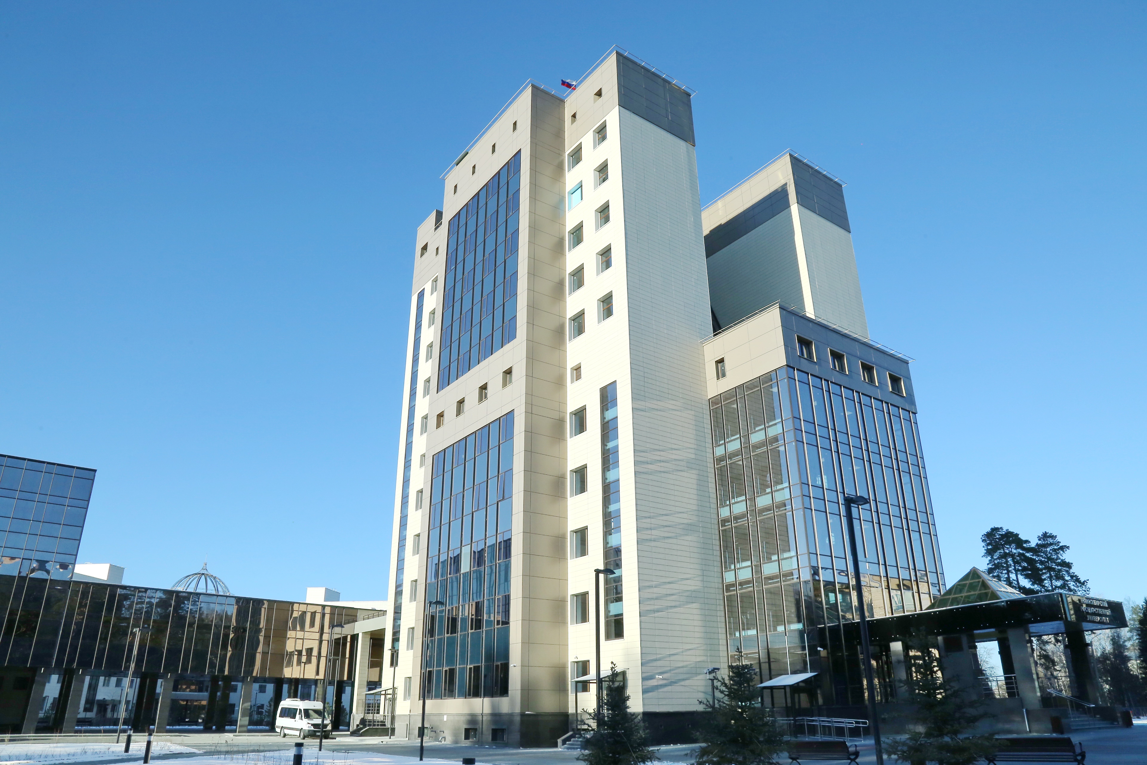 Главный корпус НГУ (ул. Пирогова, 1)