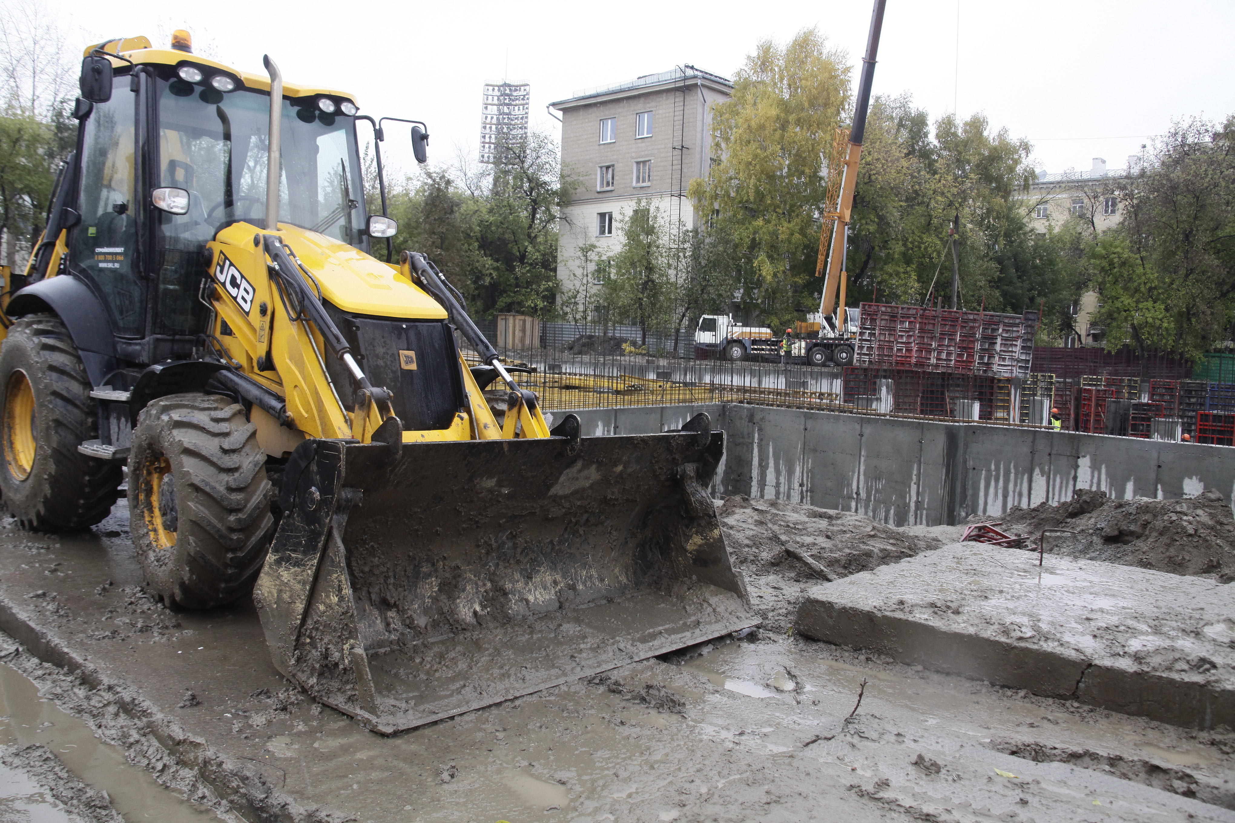 Строительство школы №54 на улице Крылова. Октябрь 2021 года