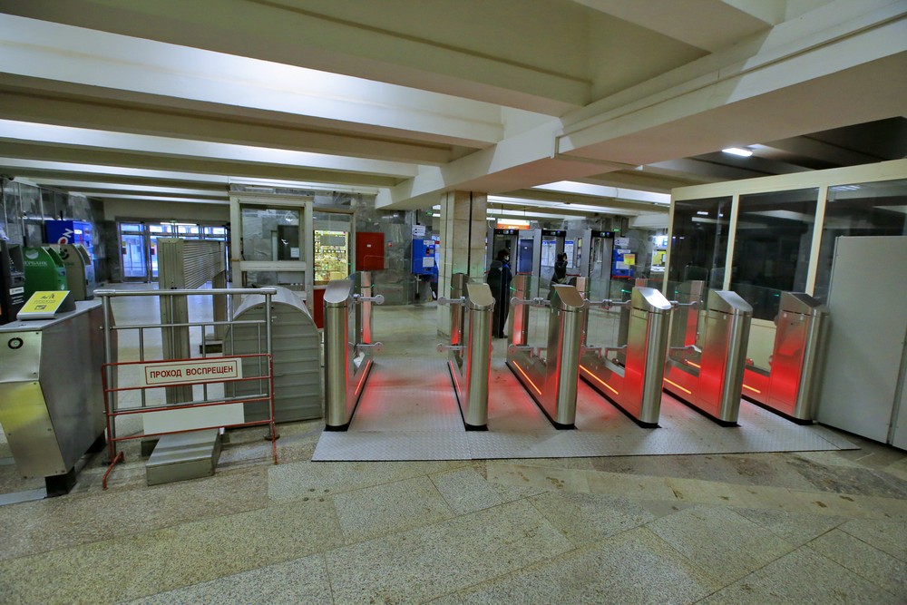 Новые турникеты на станции «Речной вокзал». Декабрь 2021 года