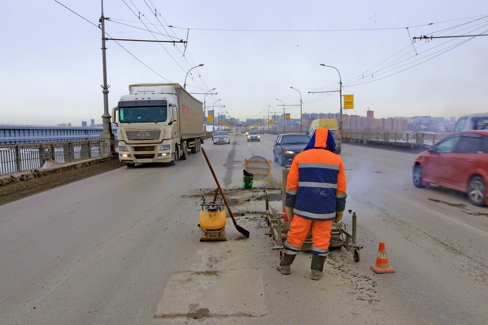 Ремонт дороги на Коммунальном мосту