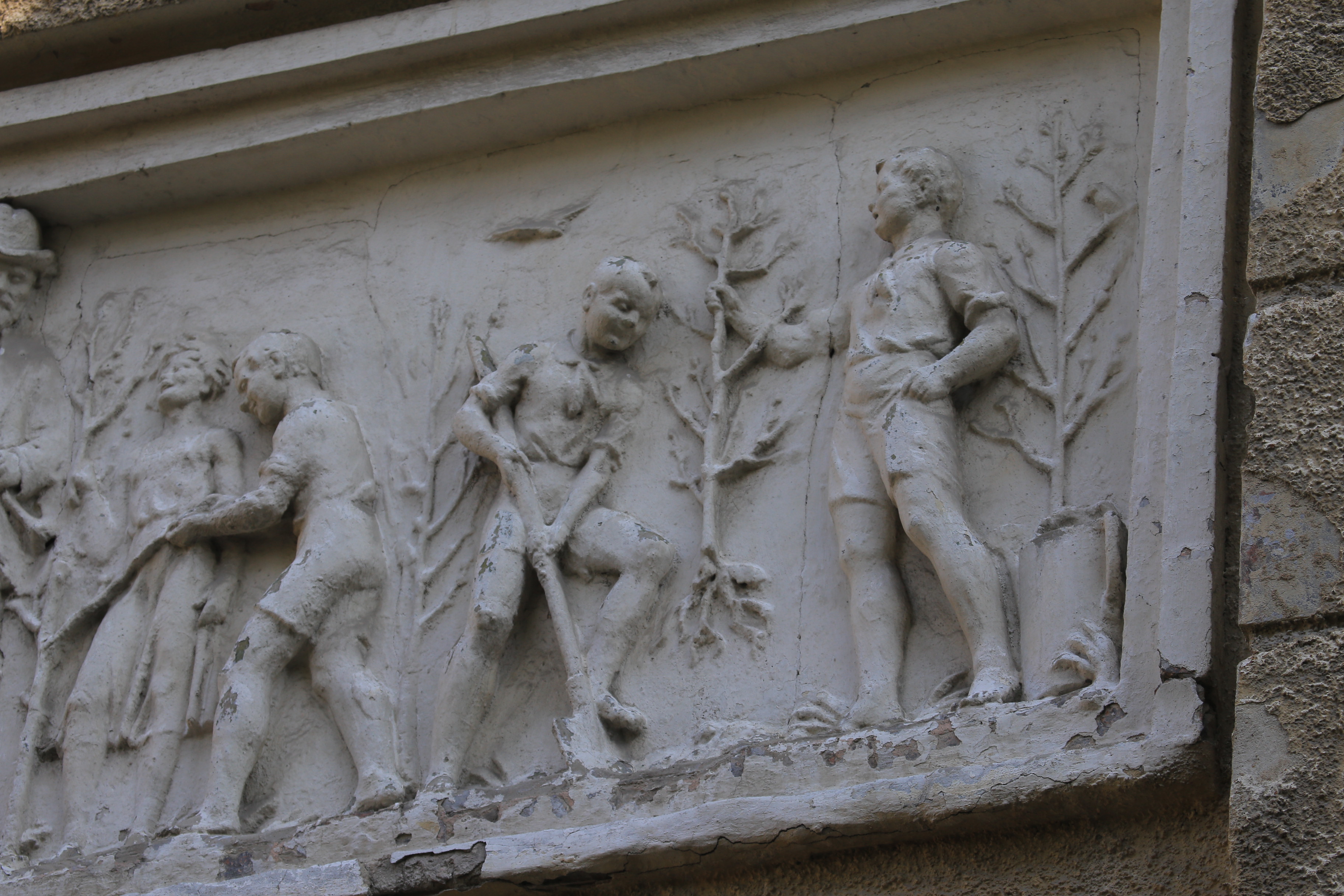 Барельефы на школе №54