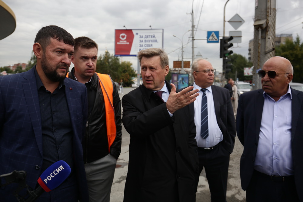 Ремонт дороги на пл. Лунинцев