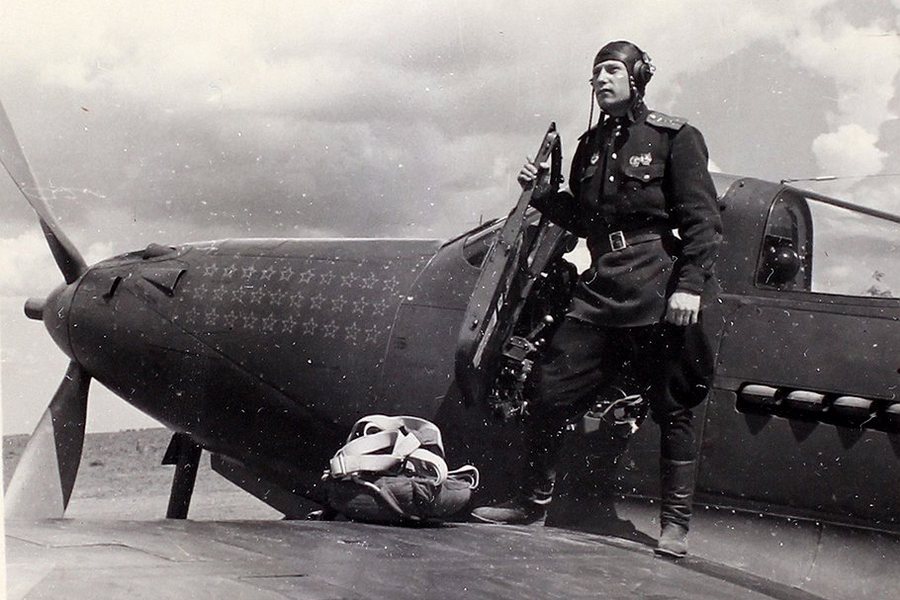 19-Покрышкин-самолет-звездочки.jpg
