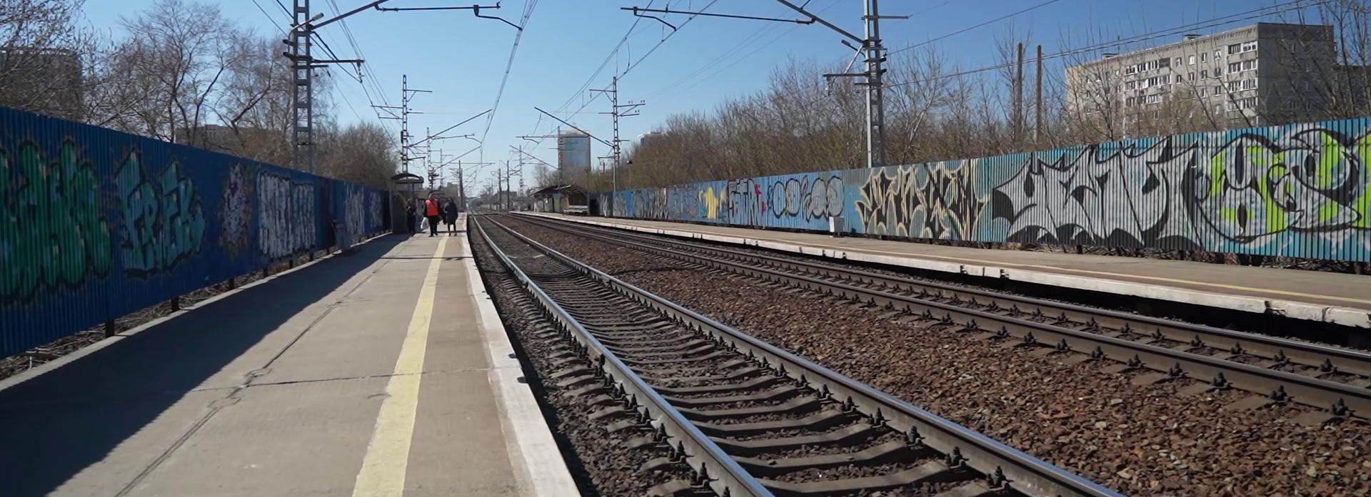 Спешка или жизнь: пассажиры с Плехановской игнорируют забор и штрафы