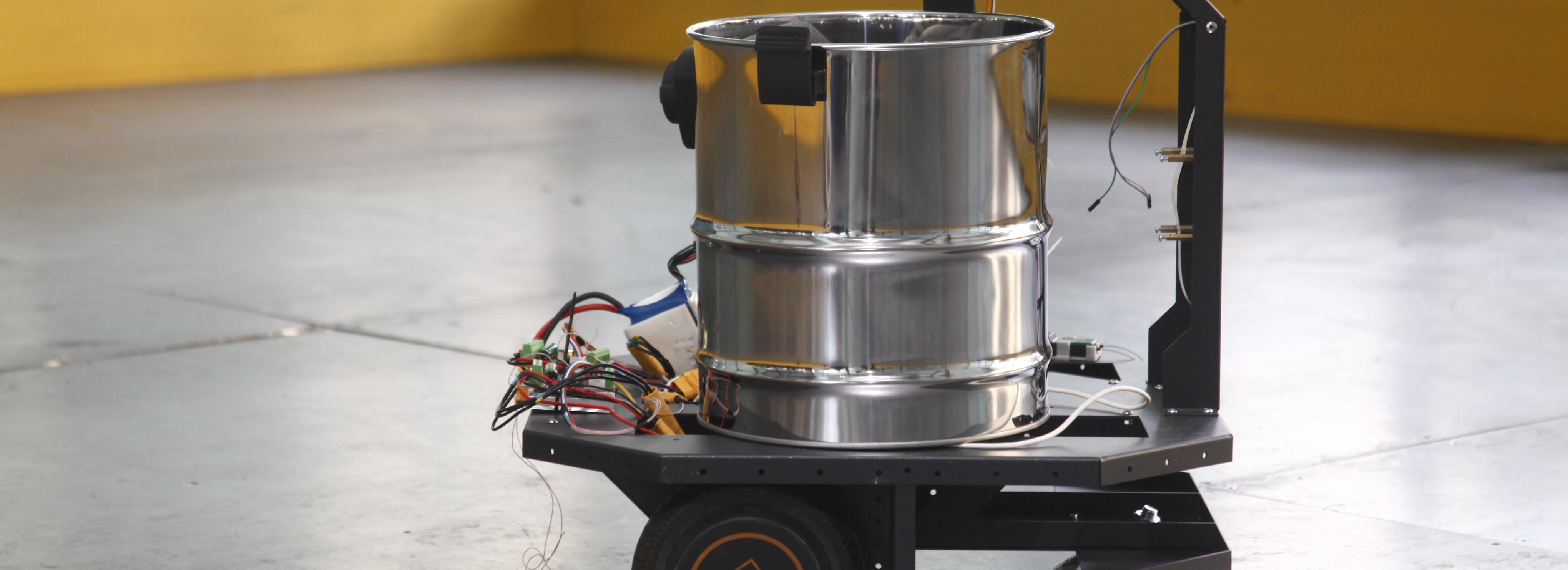 Пылесосит и поёт: как выглядит робот-уборщик из НГТУ