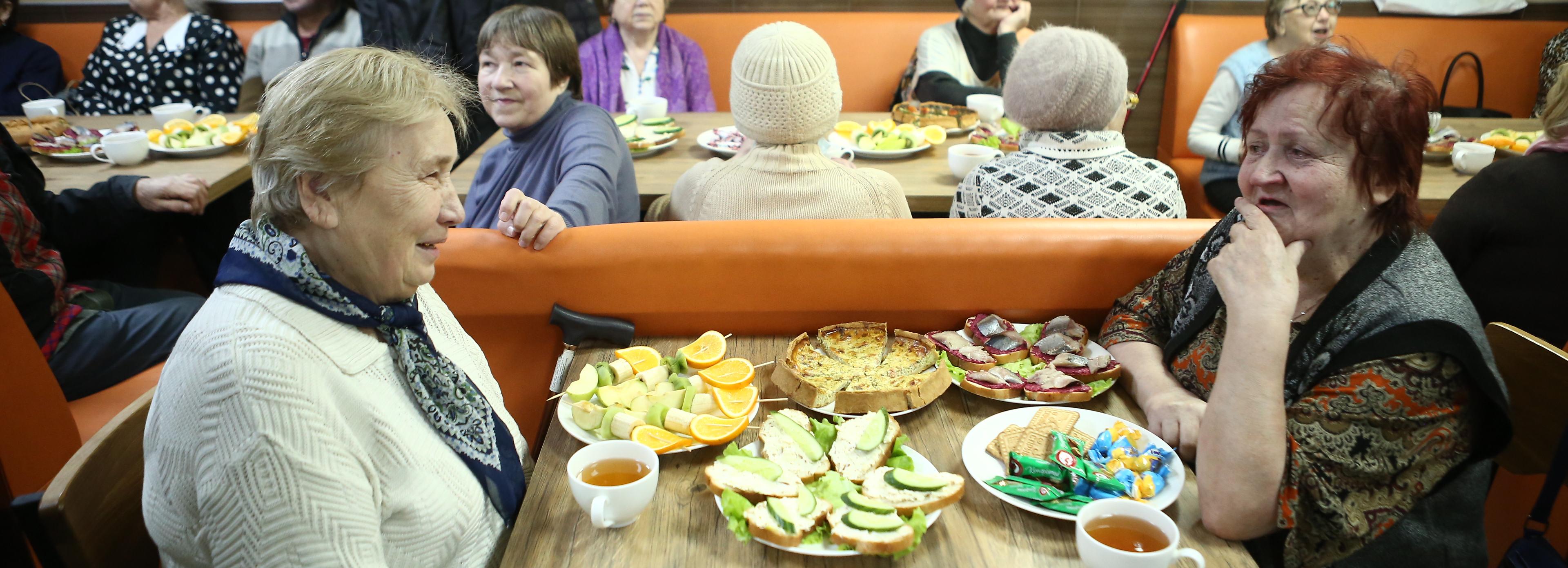 Сбор новогодних подарков для стариков объявило кафе «Добродомик»