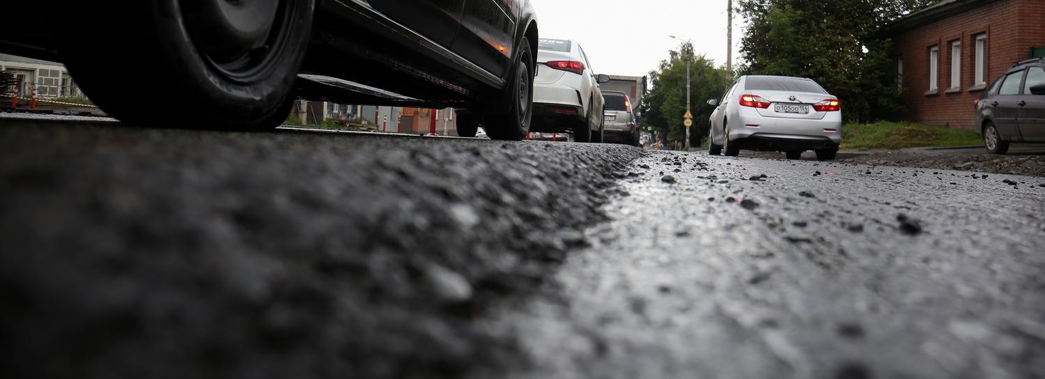 Подрядчик завершит к 1 июля ремонт тротуаров на Волочаевской