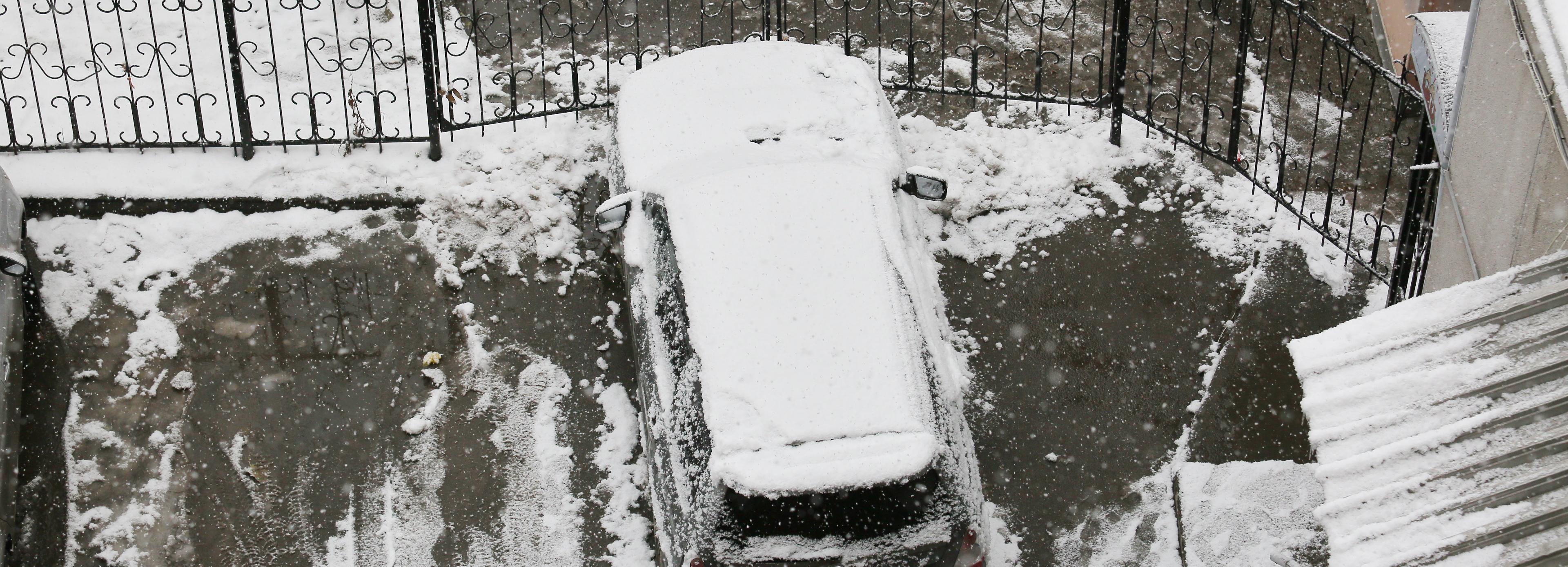Новосибирским водителям рекомендовали сегодня не ездить на летней резине