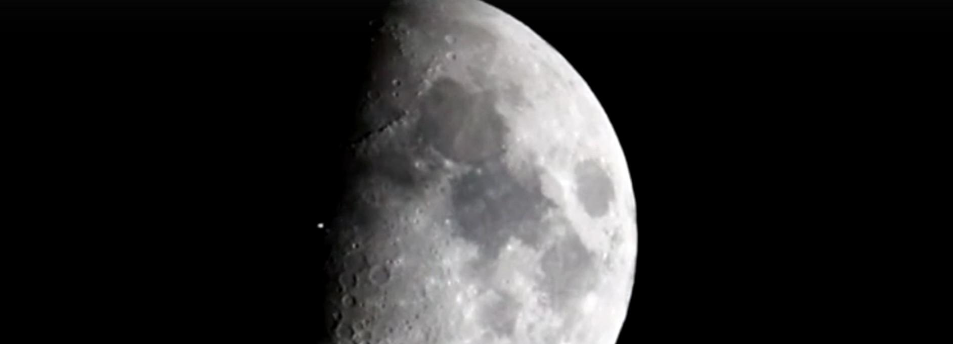 Новосибирский фотограф снял полёт МКС мимо Луны