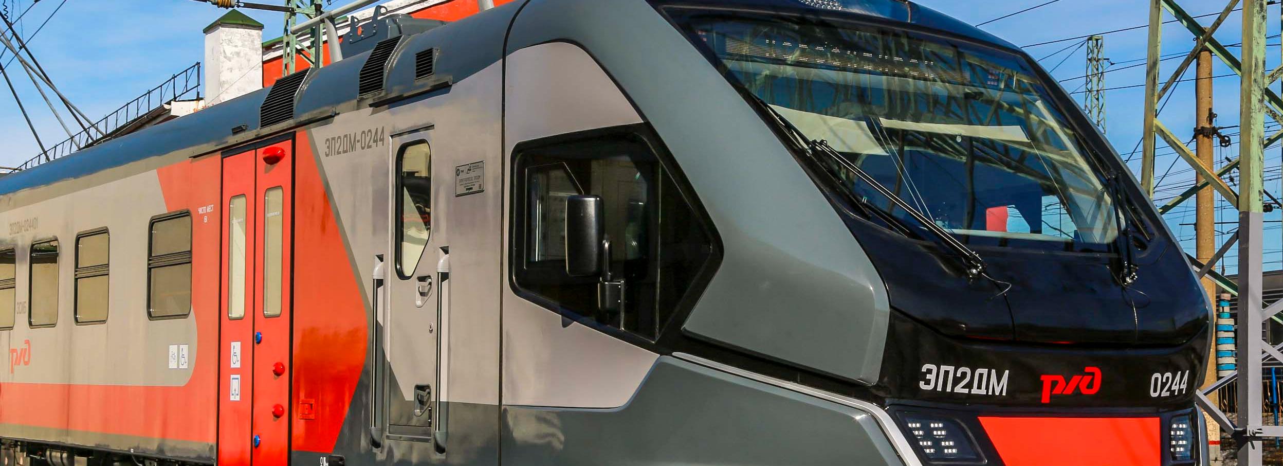 Заговорившаяся по телефону девушка попала под электричку в Академгородке