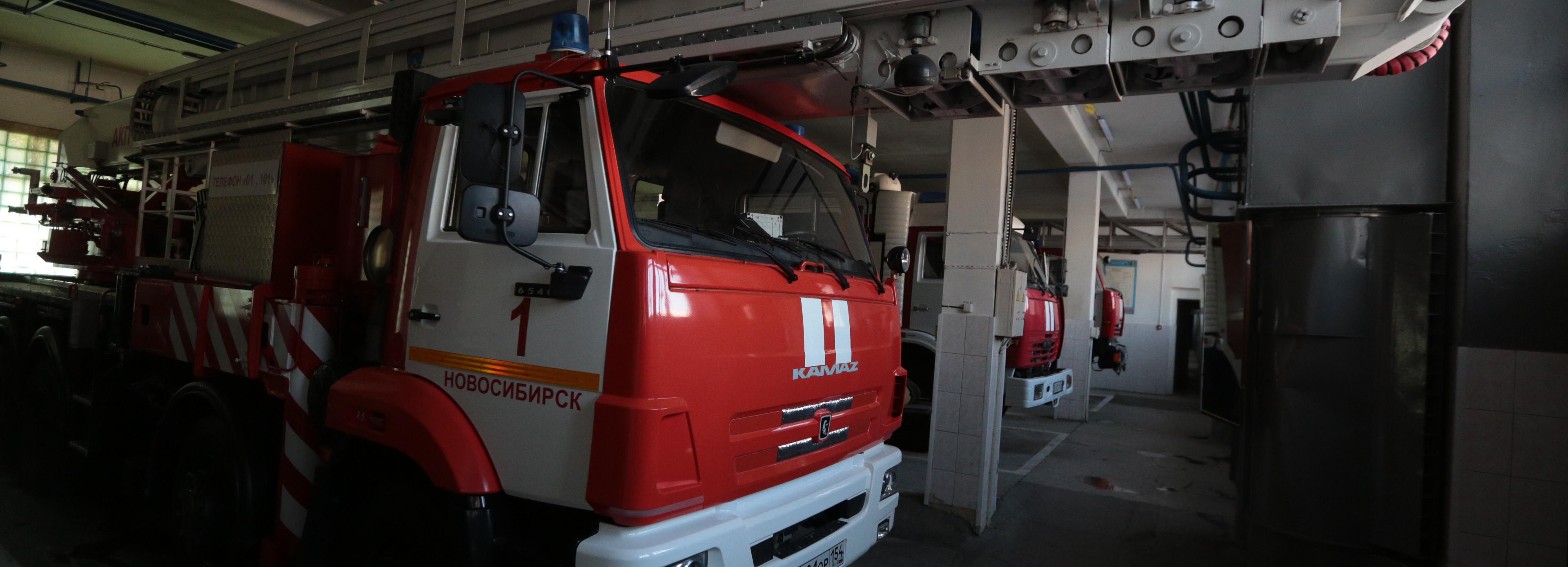 Мусор горит даже во время дождя в Новосибирске