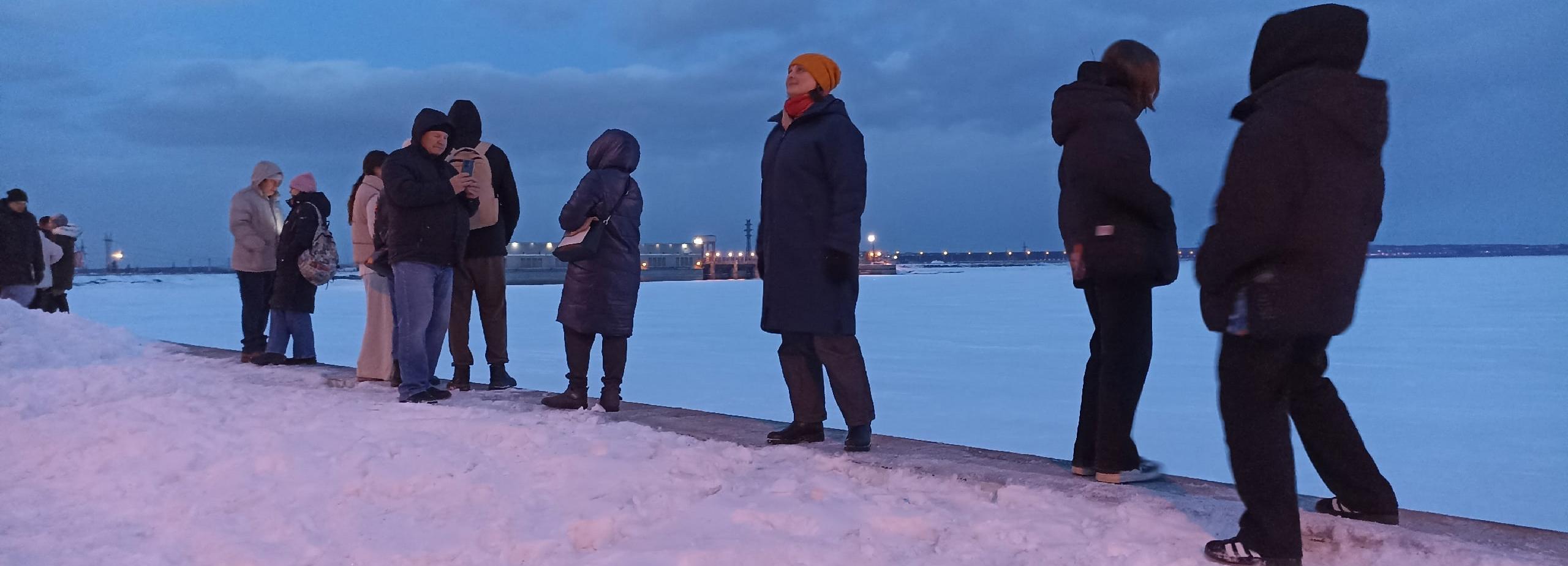 Разочарованные новосибирцы не увидели в вечернем небе медузу