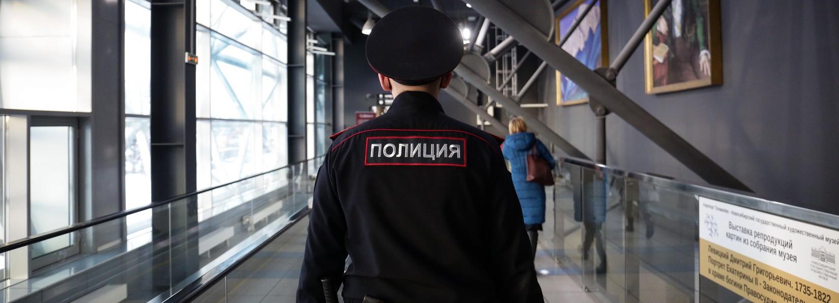 Полиция ищет новосибирца, расплатившегося за покупки найденной картой