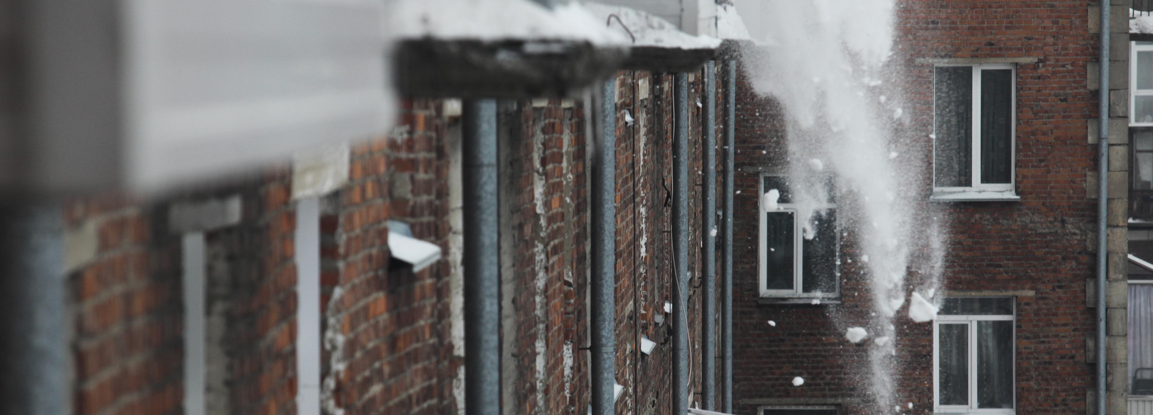 В Новосибирске промышленный альпинист сорвался с 15-го этажа