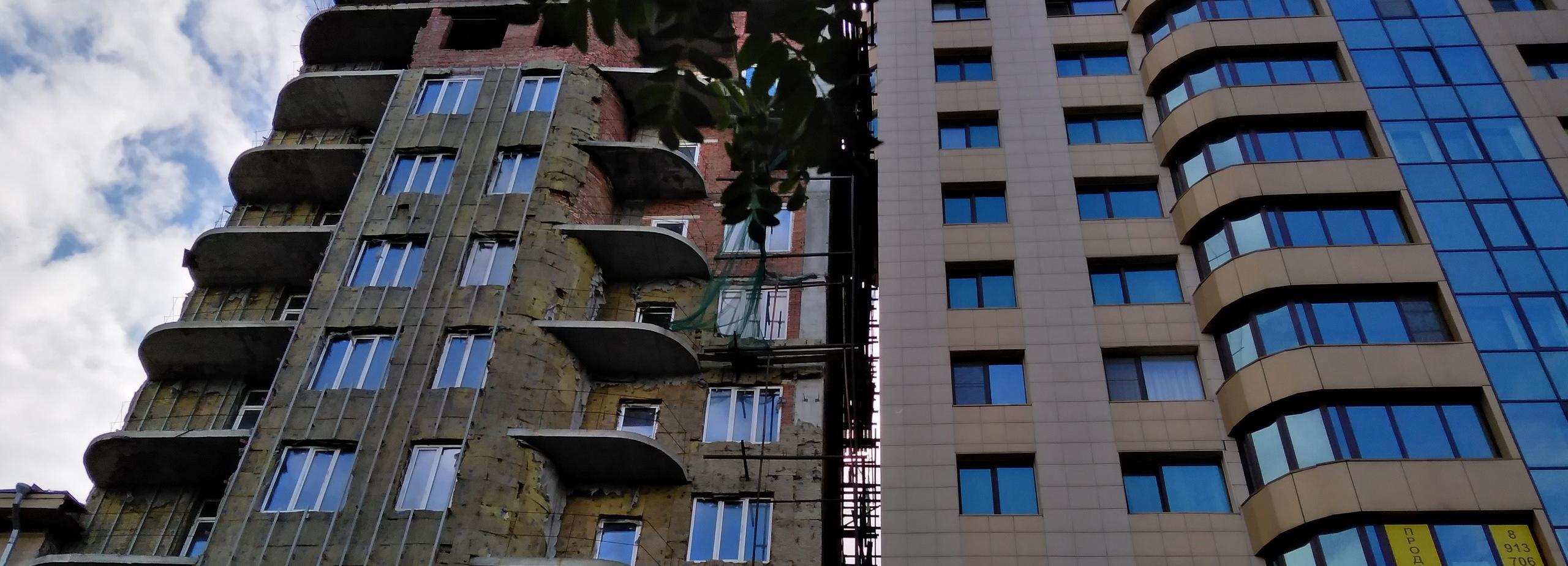 Застройщик не желает сносить три верхних этажа долгостроя на Урицкого, 19