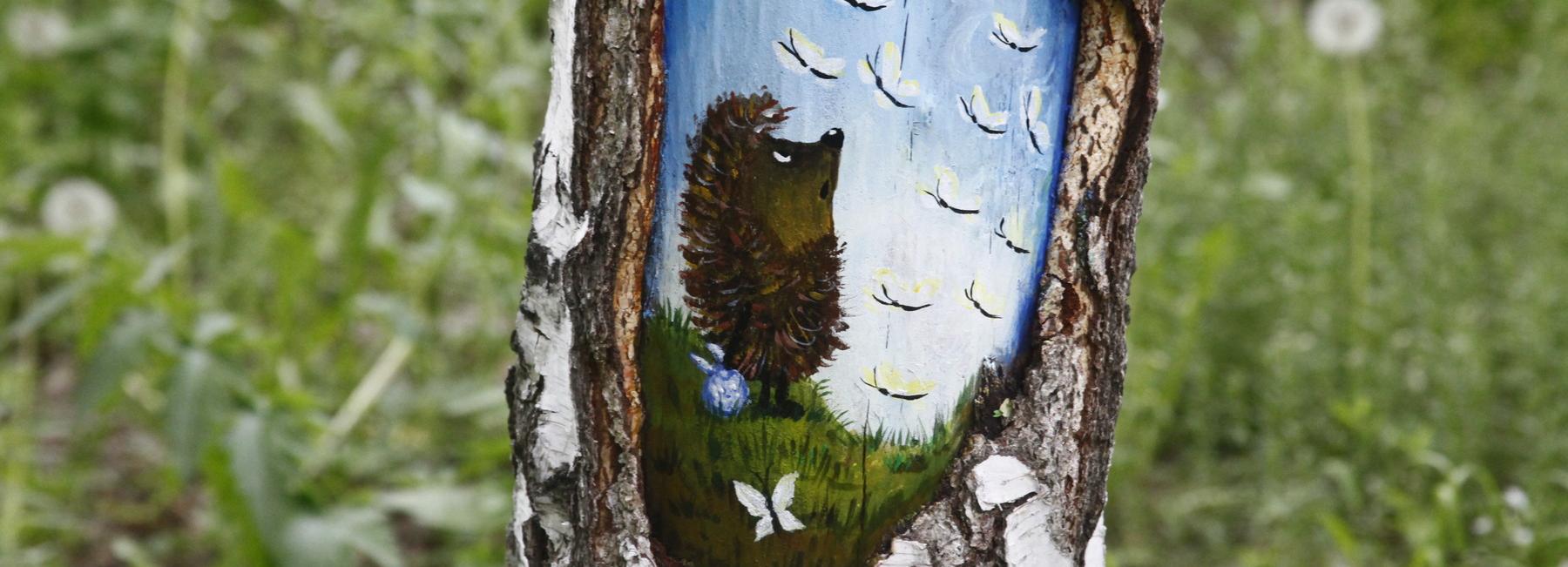 Арт-заплатками защитили деревья в сквере Сибиряков-Гвардейцев