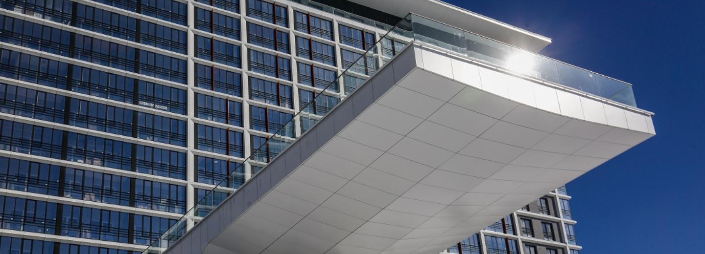 Участок набережной с «летящим» мостом открыли в Новосибирске