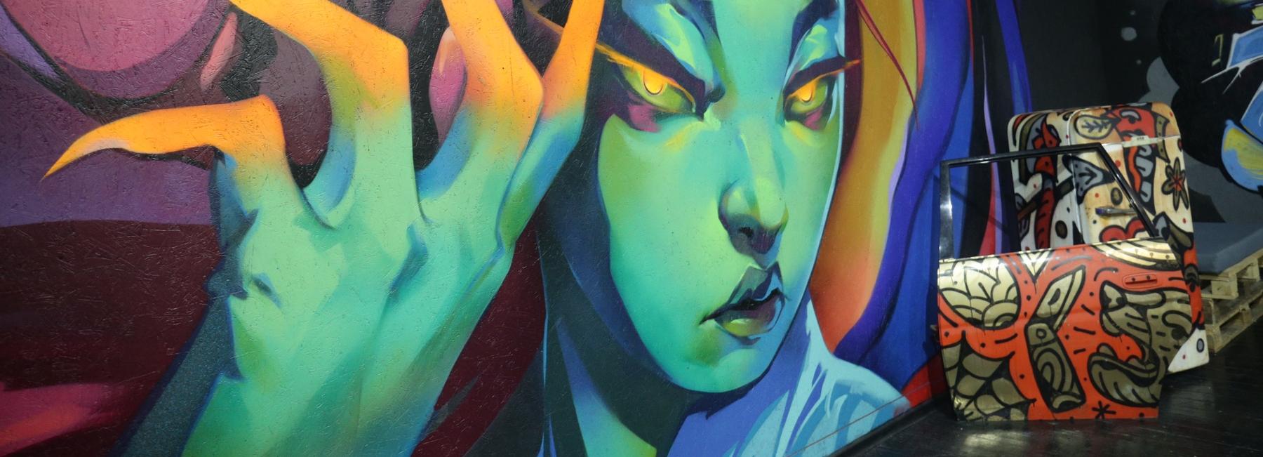 Арт-будку Центрального парка «забомбили» граффитисты с мировыми именами