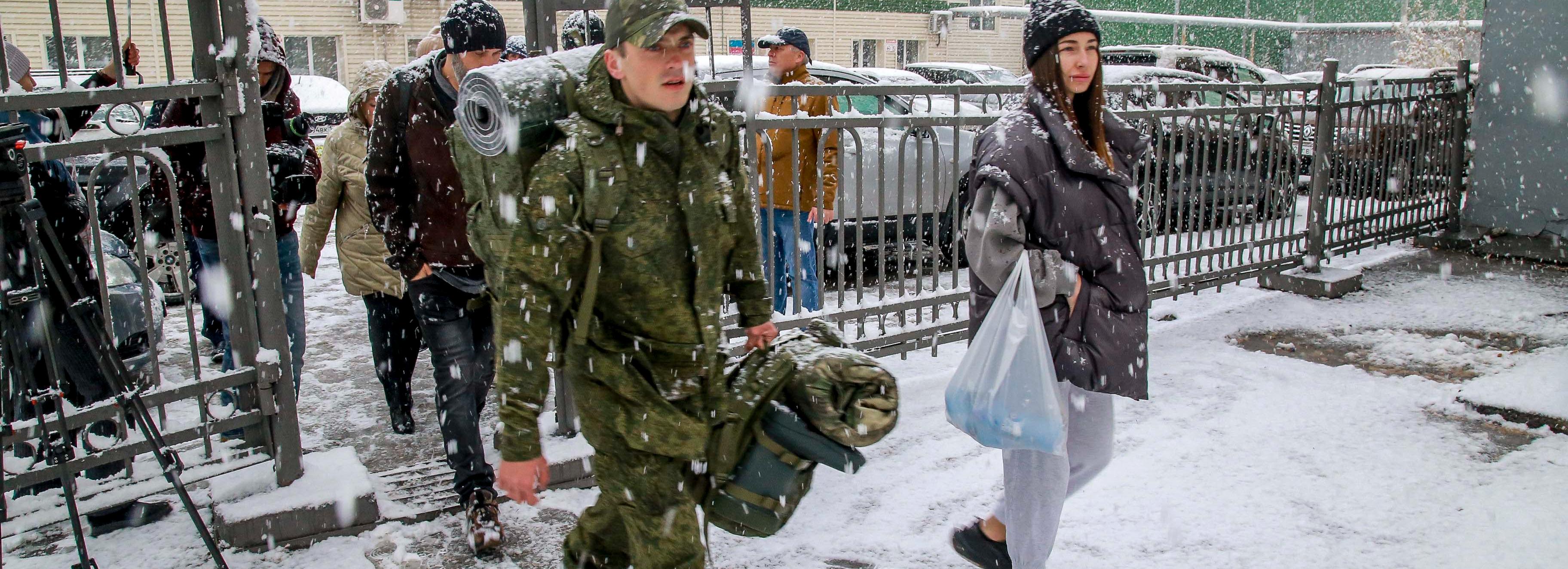 «Тревожно, но держимся»: как провожают мобилизованных новосибирцев