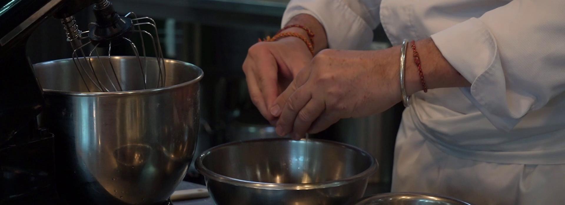 Сибирские повара удивляют туристов гастроспектаклями с хвостами бобра