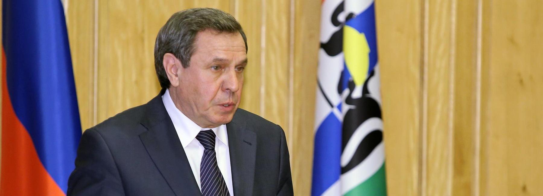 Сенатор Городецкий пришёл с женой на избирательный участок в Новосибирске