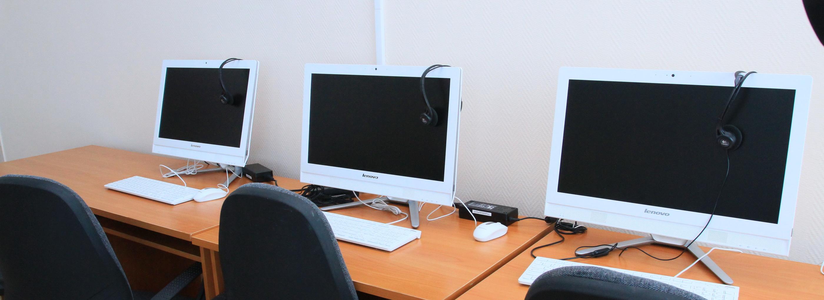 Школьные чаты в Новосибирске перенесут в мессенджер MAX до конца года