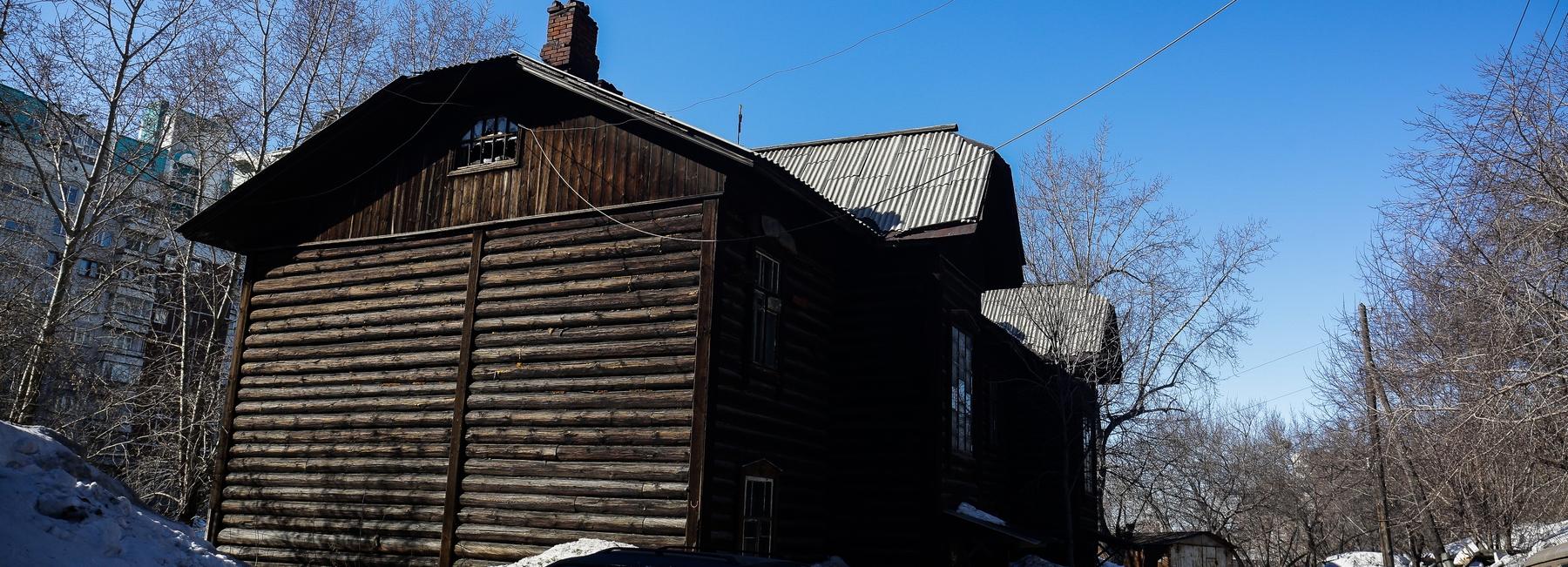 Реновация в центре: на Нарымской сносят двухэтажки 1927 года постройки