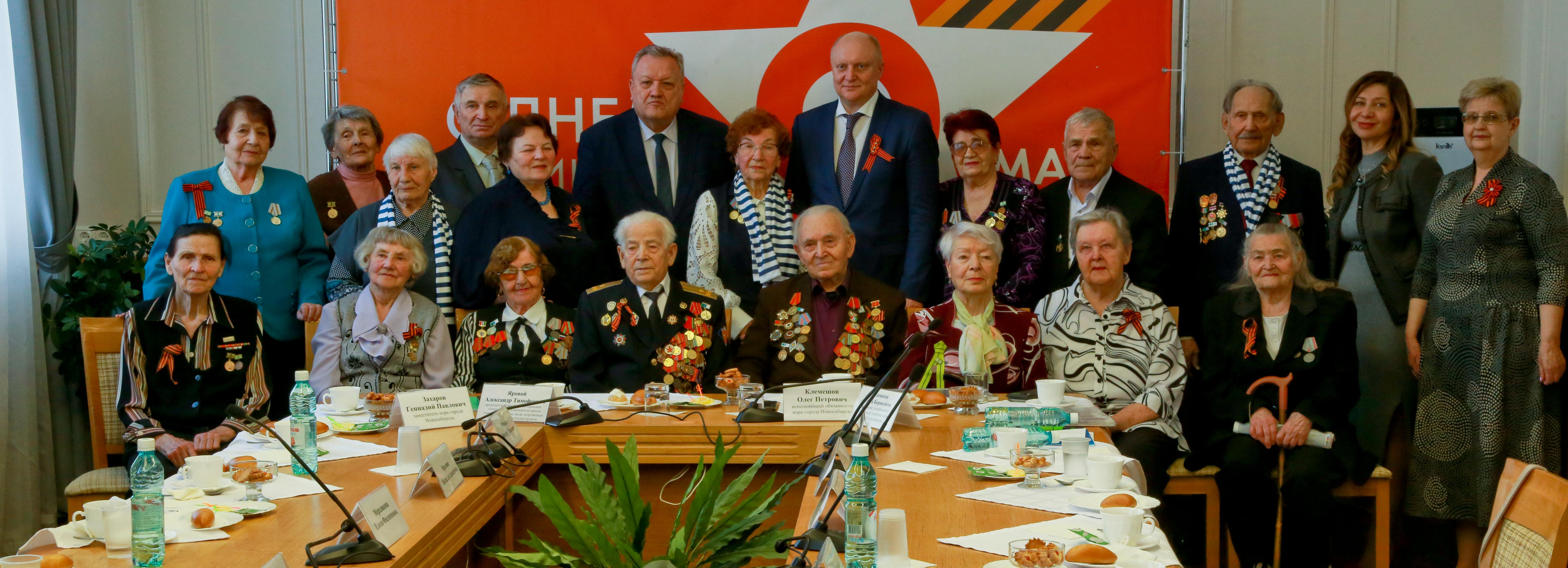 «Помним каждую страничку истории»: и. о. мэра встретился с фронтовиками