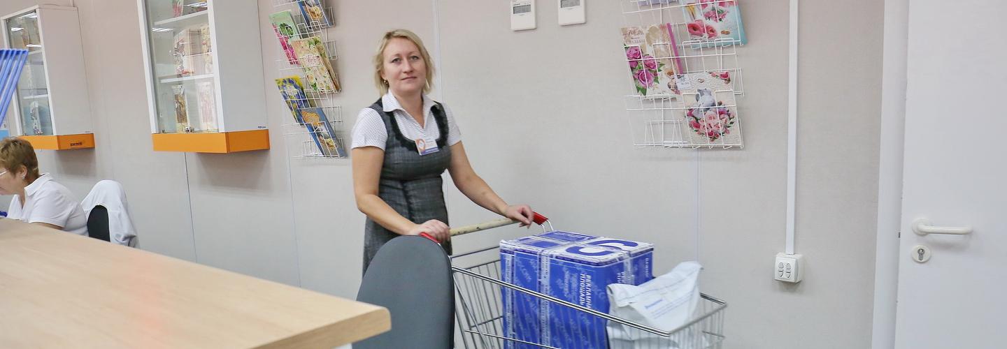 Почтальоны начали принимать оплату за горячую воду и тепло в Новосибирске