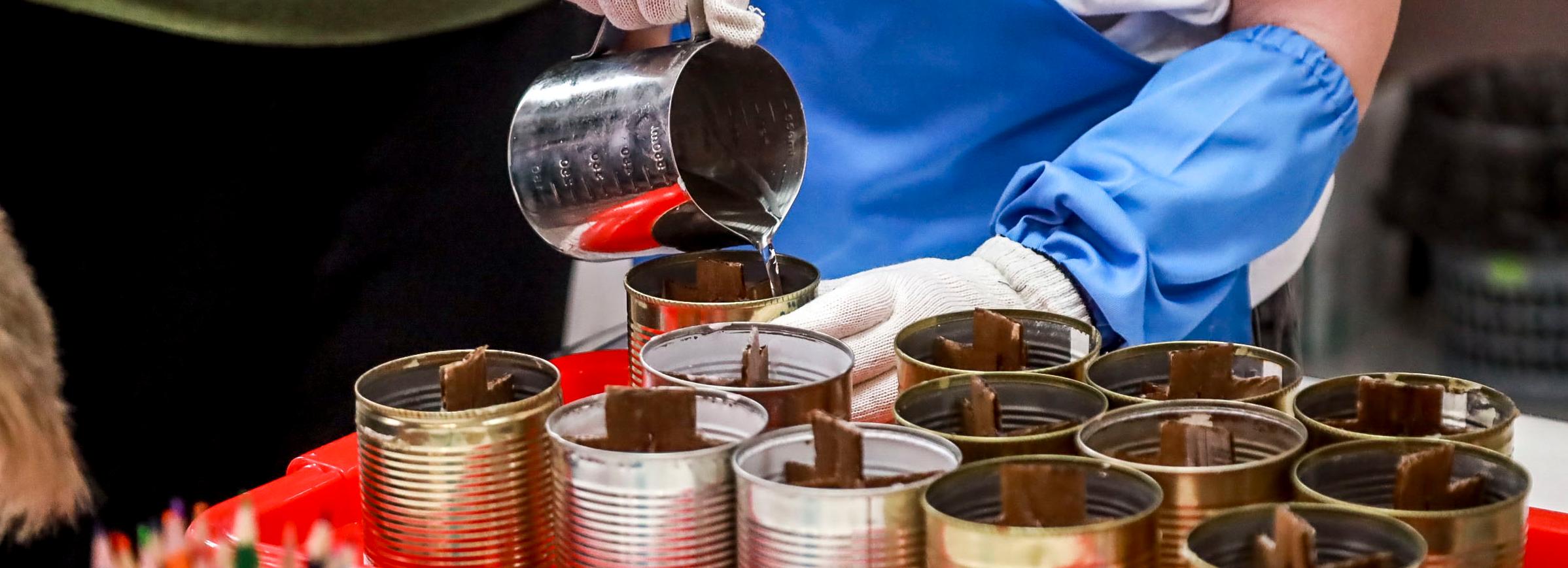 Особенные дети смастерили блиндажные свечи для бойцов спецоперации