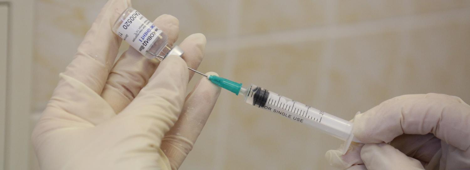 Минздрав проверит очередь на вакцинацию в новосибирской поликлинике