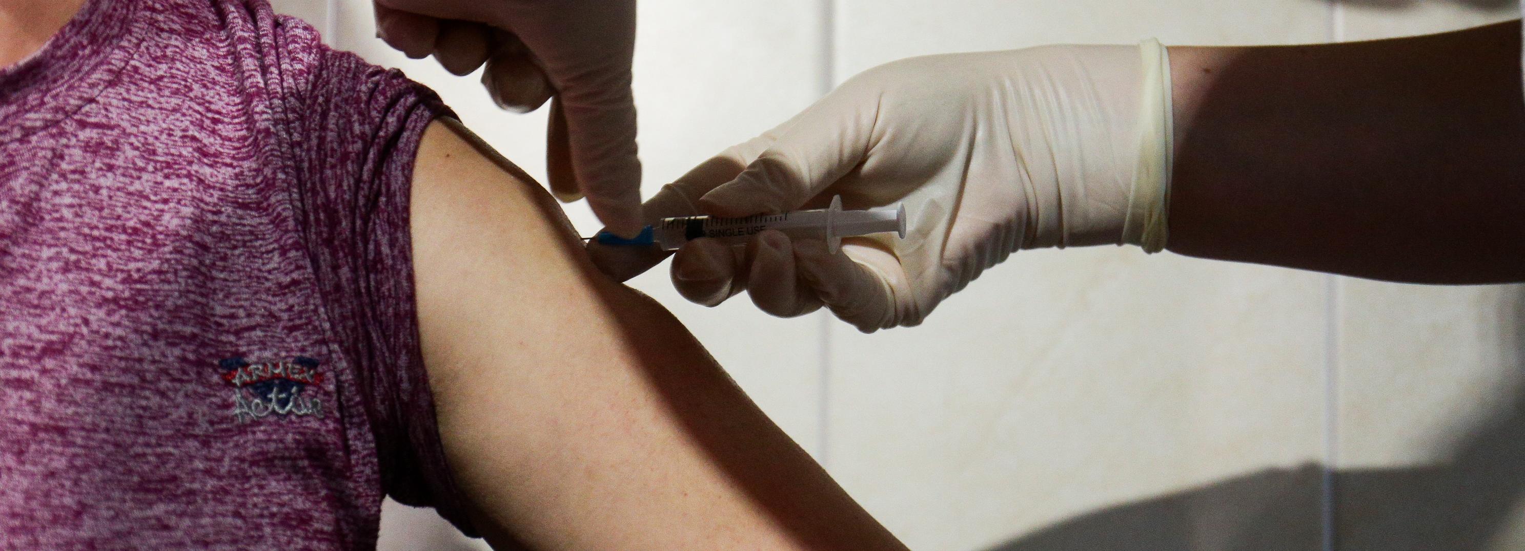 Вакцинацию от коронавируса приостановили в Новосибирской области