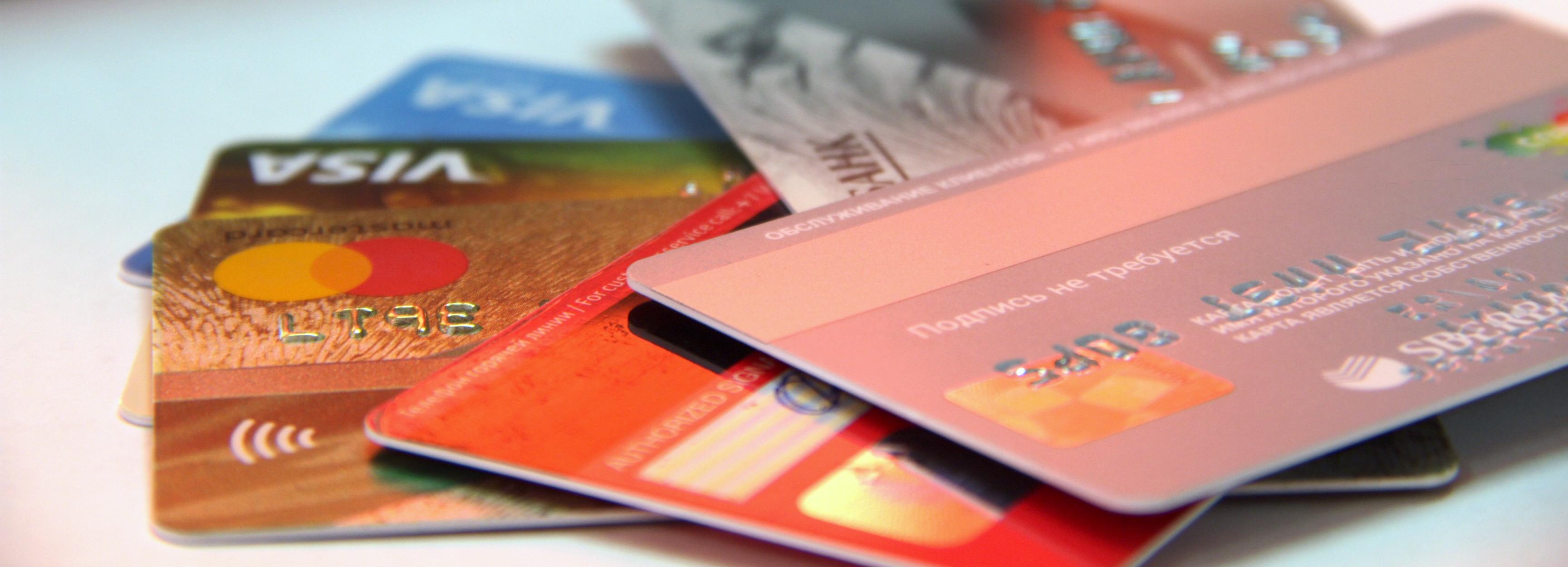 Мошенники рассылают фейковые СМС о разморозке Visa и Mastercard