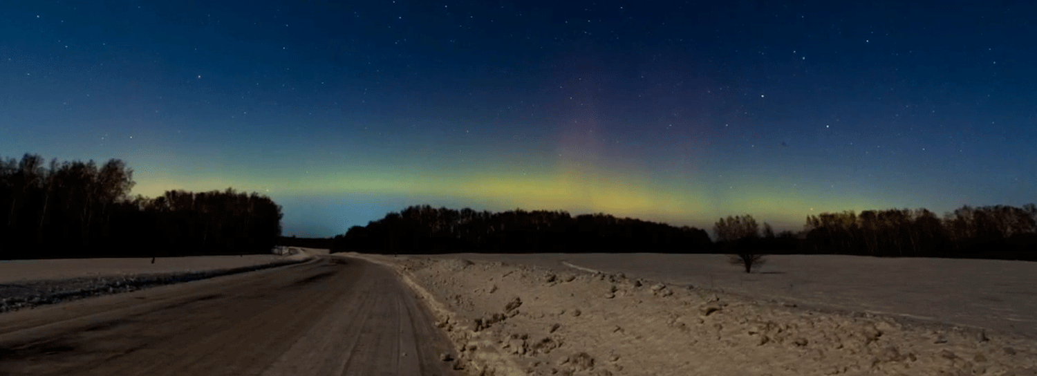 Астрофотограф снял таймлапс северного сияния в Новосибирской области