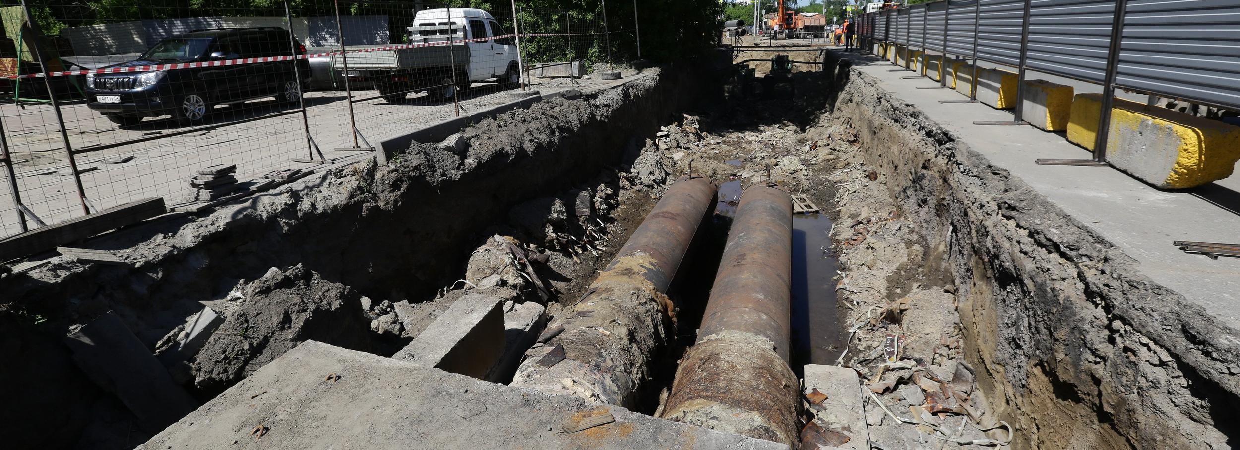Улицу Богдана Хмельницкого раскопали напротив бассейна «Нептун»