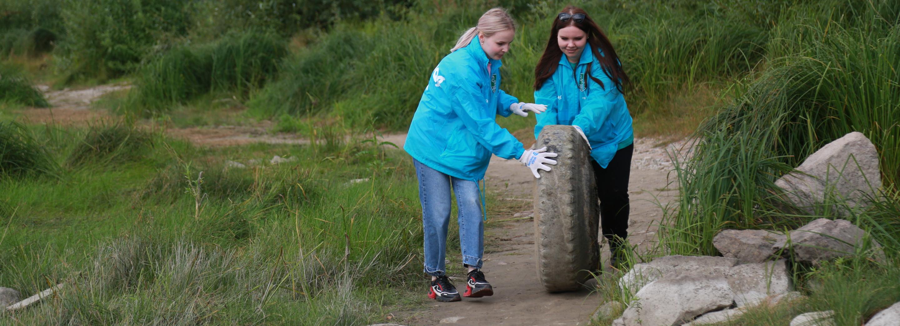 Покрышку и канаты нашли на Михайловской набережной волонтёры