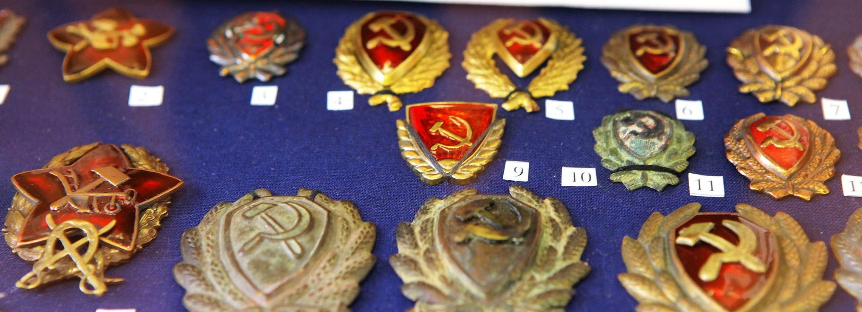 ФСБ задержала на почте новосибирца, купившего награды СССР через интернет