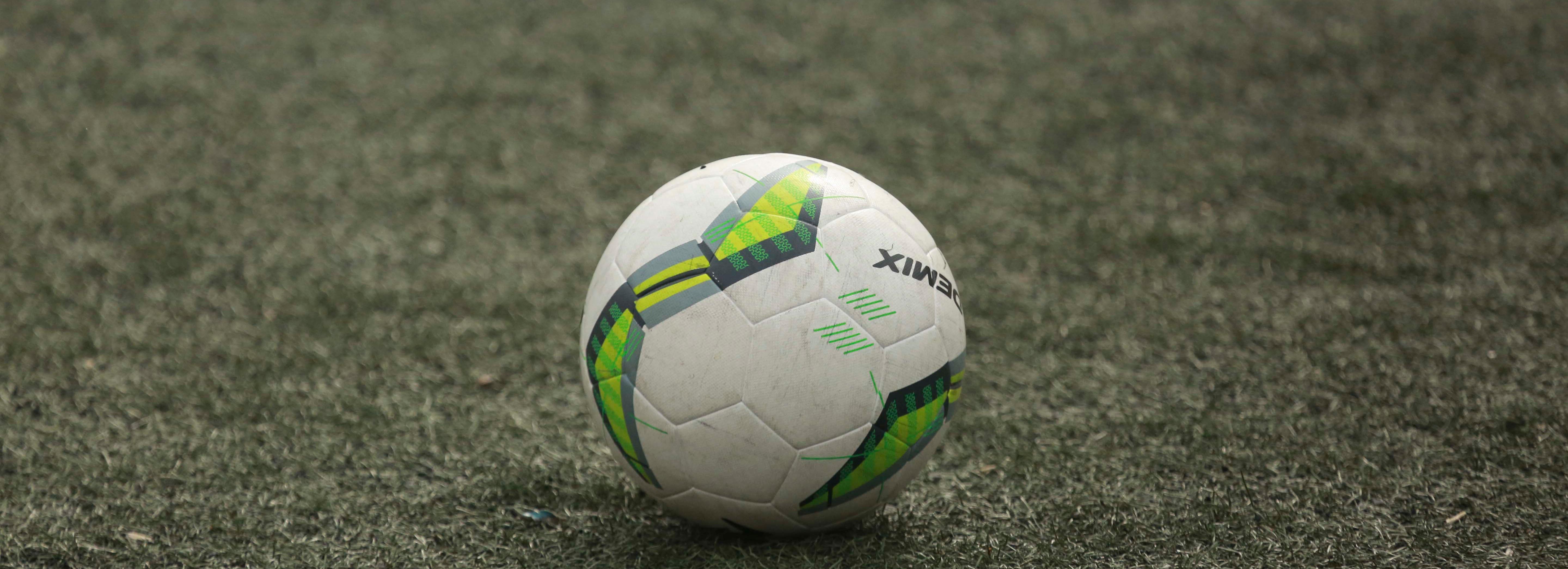 К футбольному манежу у сада Дзержинского проложили электросети