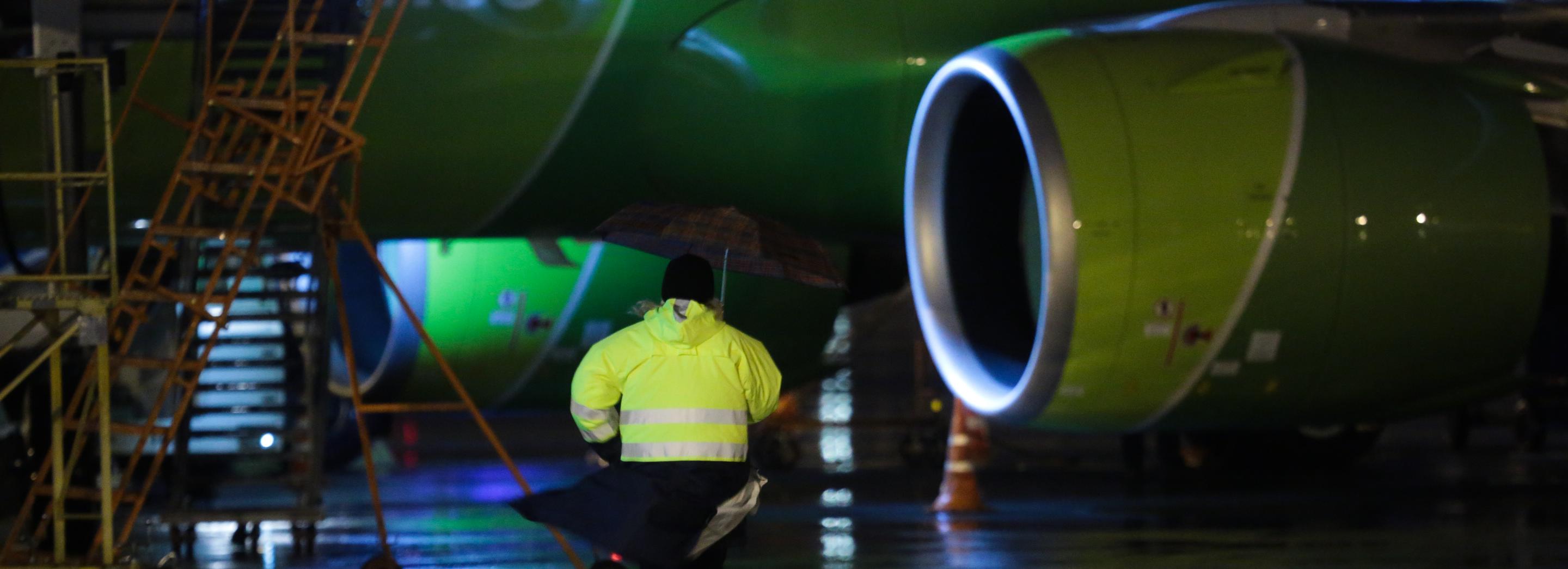 Летевший из Новосибирска на Алтай самолёт совершил экстренное снижение