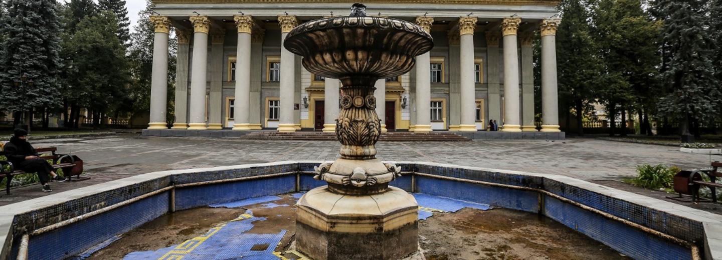 Неоклассический фонтан с рыбками у ДК Горького обновят к весне 2026 года