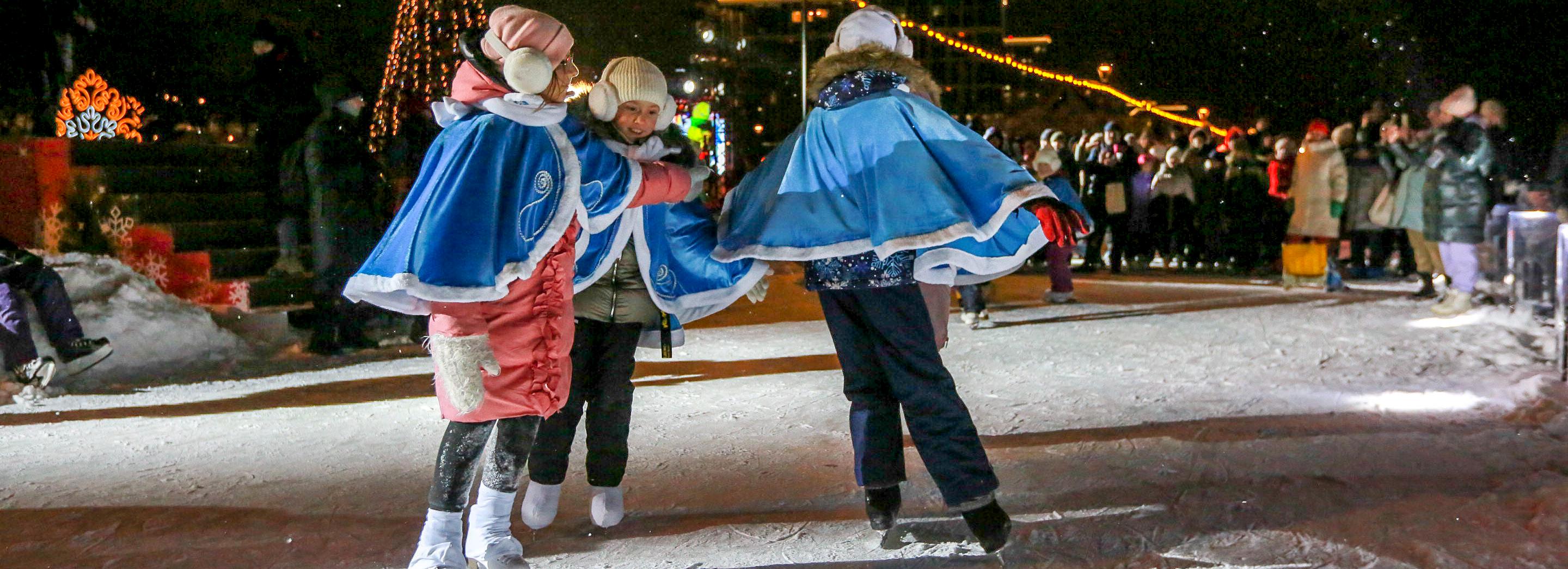 Каток на Михайловской набережной: как работает, где поесть и погреться