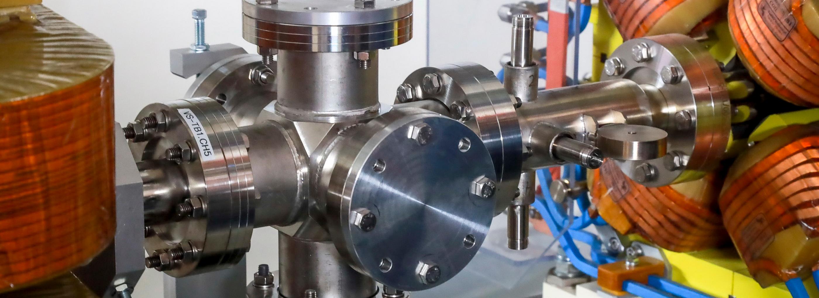 Линейный ускоритель начали монтировать на СКИФе под Новосибирском